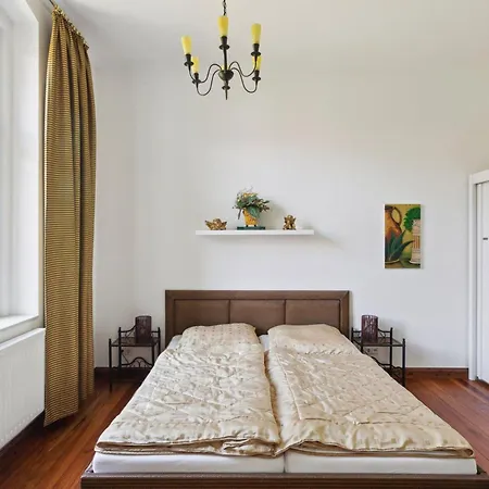 דירה Gruenderzeitvilla By Interhome *